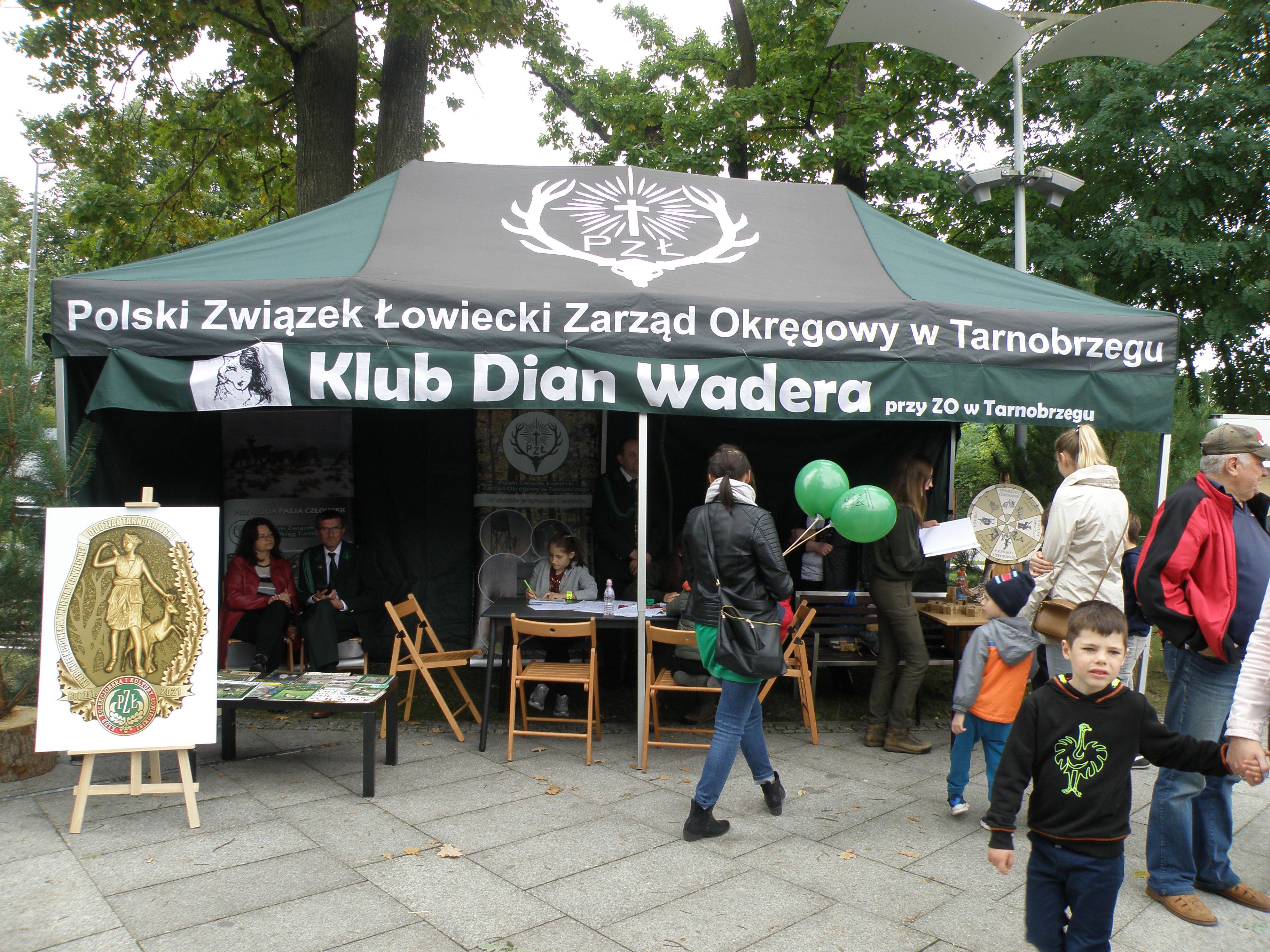 Klub Dian „Wadera” na Pikniku Myśliwskim w Nowej Dębie